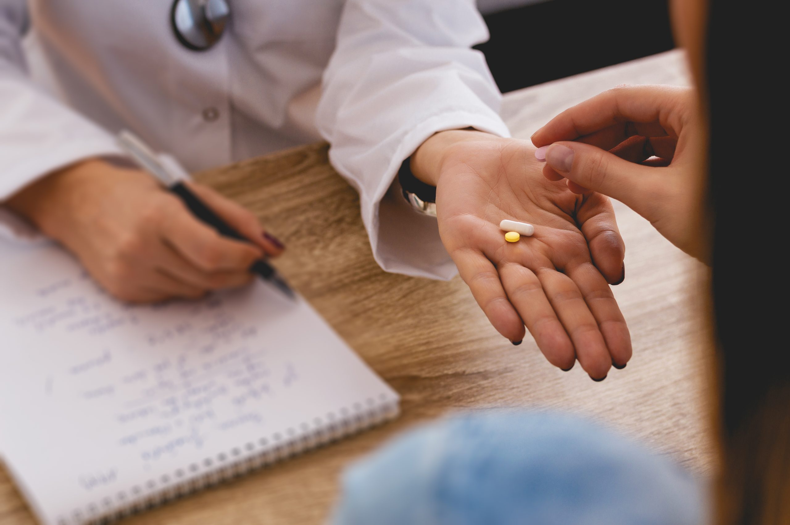 doctor giving pills to woman - benzodiazepine for alcohol withdrawal concept image