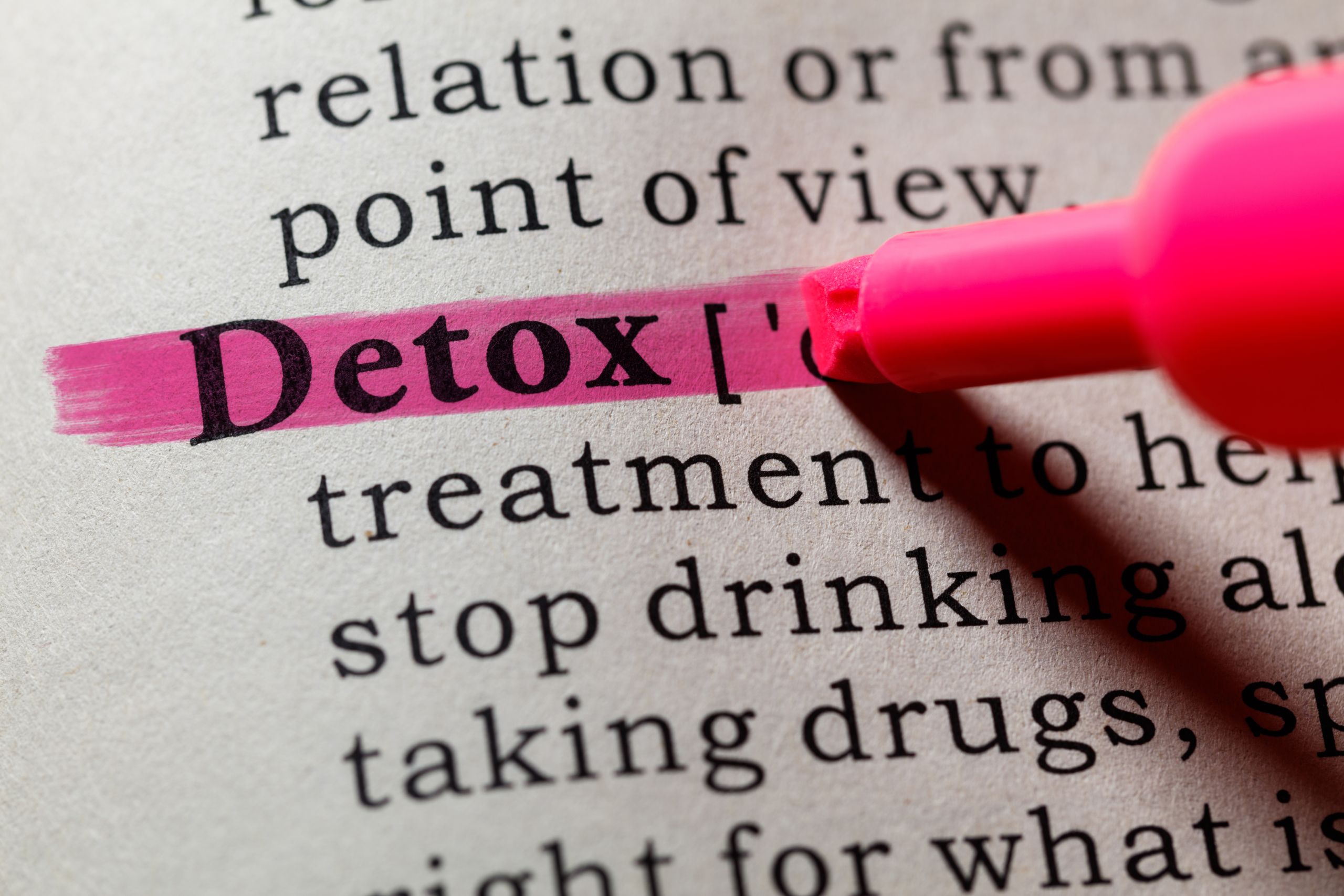 A felt tip highlighter highlighting the word "Detox" in a dictionary
