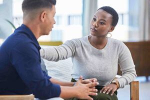 mental-health-and-addiction-recovery-support Therapist speaking with patient during dual diagnosis treatment session in Pennsylvania