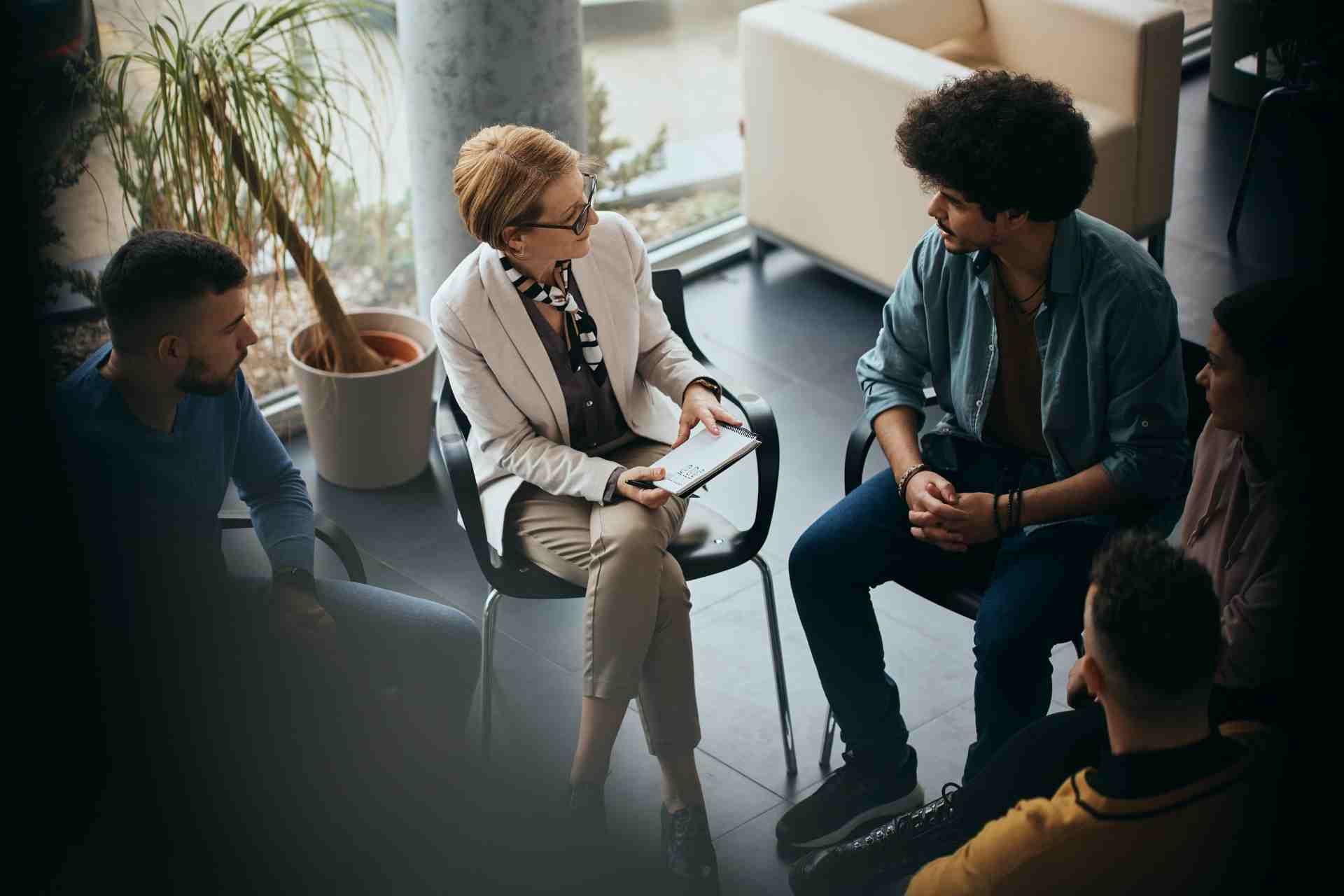 family-intervention-addiction-support Therapist leading group discussion about addiction support and intervention